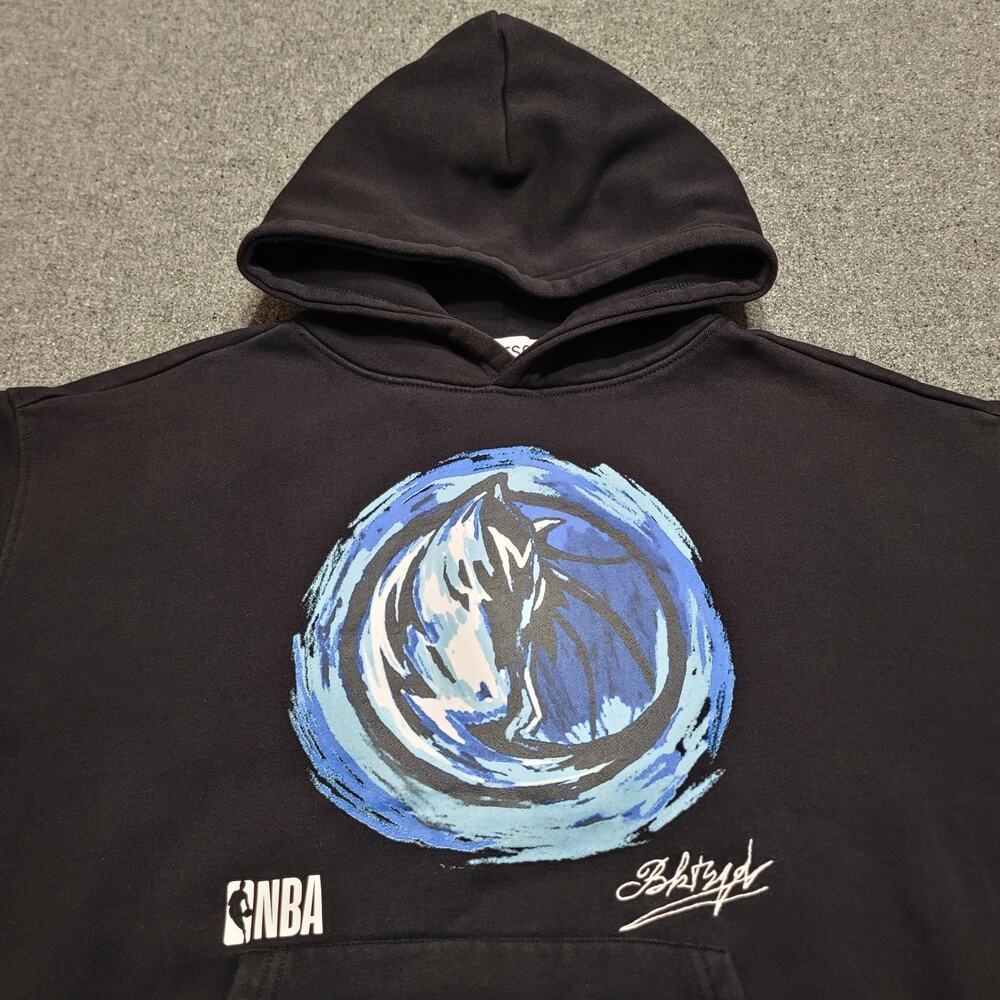 Dallas Mavericks Hoodie Adult Medium Black BKTSQD NBA Collaboration Distressed